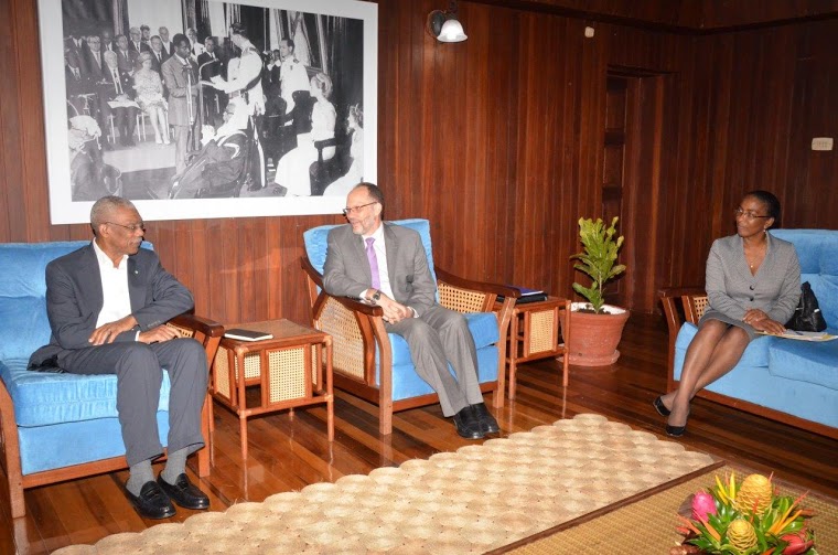 President David Granger, CARICOM Secretary-General Ambassador Irwin LaRocque and Chef de Cabinet, Office of the Secretary-General, Ms Charmaine Atkinson-Jordan at the Ministry of the Presidency meeting (Photo credit MOTP))