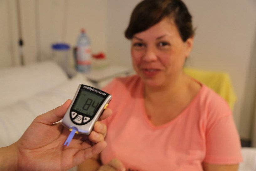 Diabetes: a blood glucose test is used to check the level of sugar in the blood of this woman. Photo: WHO/PAHO/Sebasti&aacute;n Oliel