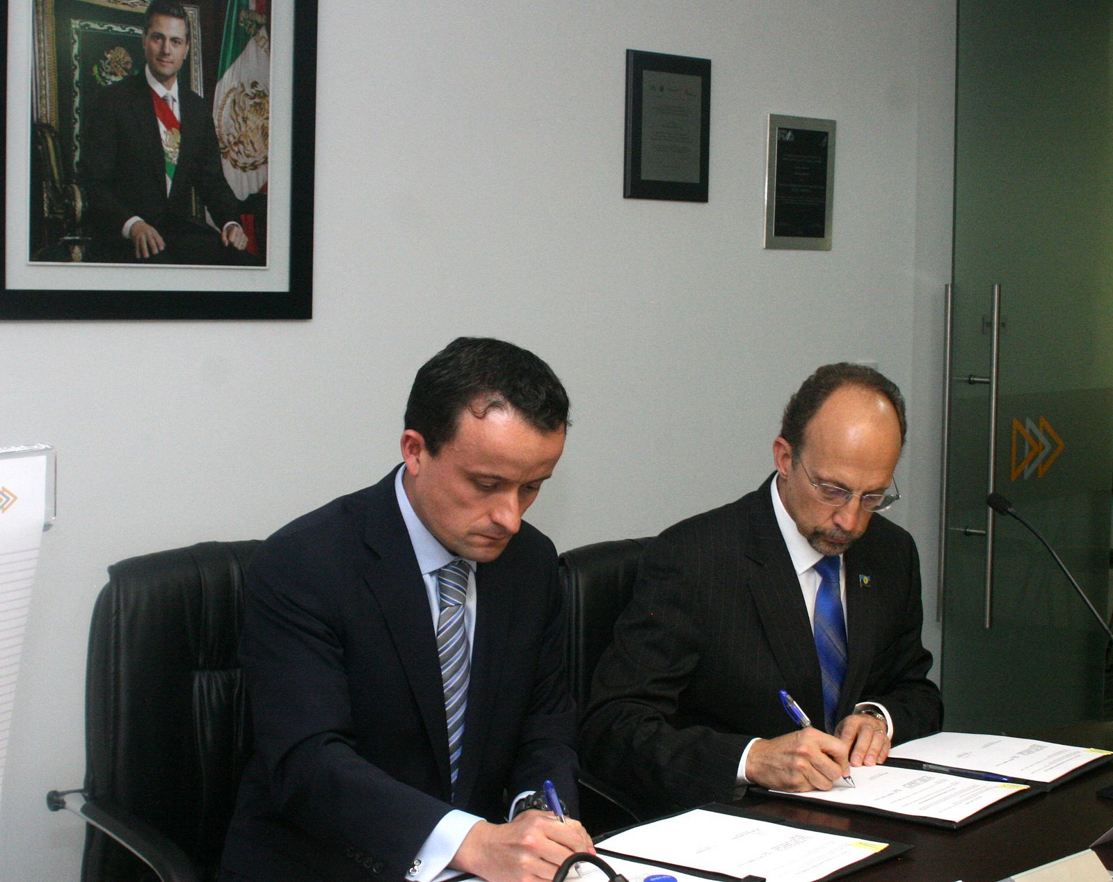 Dr. C James Hospedales, Executive Director of the Caribbean Public Health Agency (CARPHA) (right) and Mikel Arriola, Head of Federal Commission for the Protection against Sanitary Risk (COFEPRIS) sign the MOU, on Thursday April 23 2015.