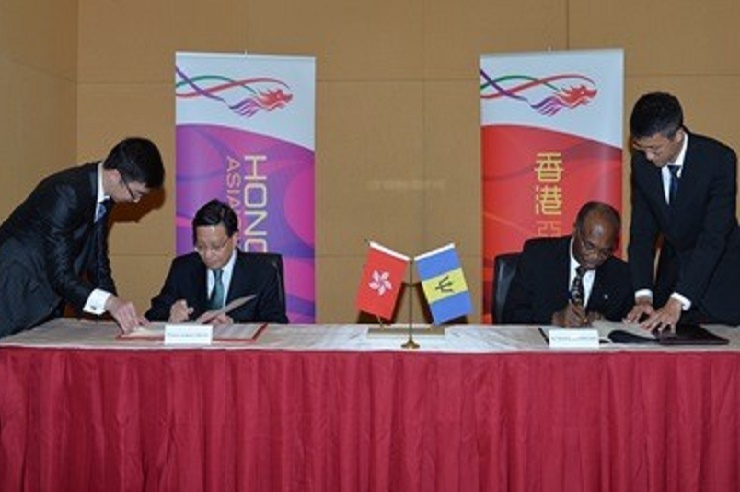 Barbados&rsquo; Ambassador to China, Dr. Chelston Brathwaite (right) and Secretary for Transport and Housing, Professor Anthony Cheung Bing-leung signing the agreement in Hong Kong.