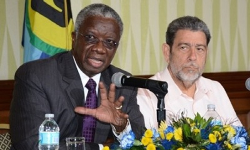 Barbados Prime Minister Freundel Stuart and his St. Vincent and the Grenadines counterpart Dr. Ralph Gonsalves/Photo: BGIS