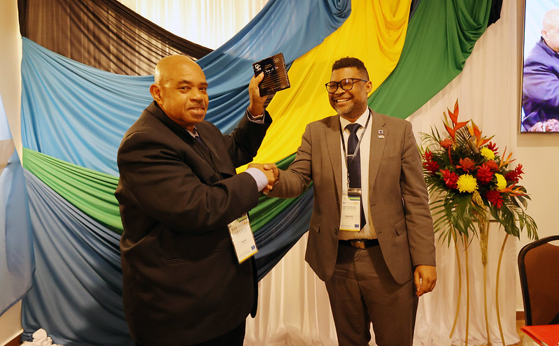 Census-Symposium-awards-Iwan-Sano