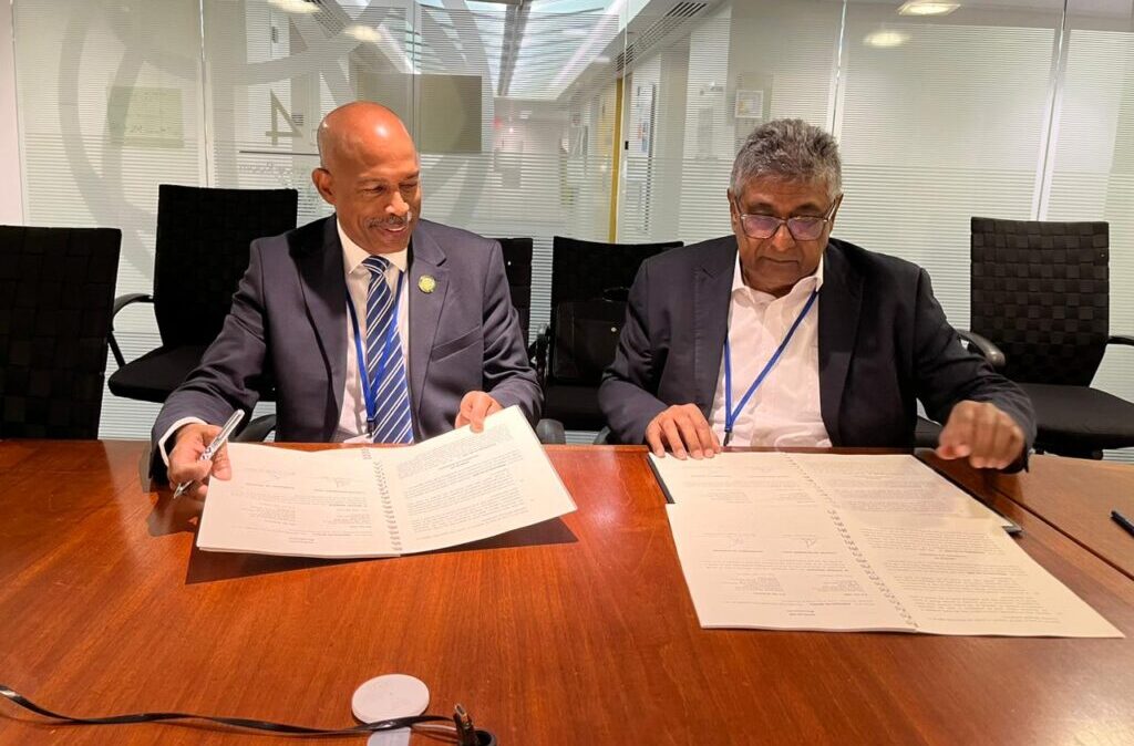 Suriname - signing 1