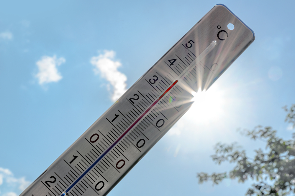 Thermometer,Shows,Heat,In,The,Summer,Season,Against,A,Blue