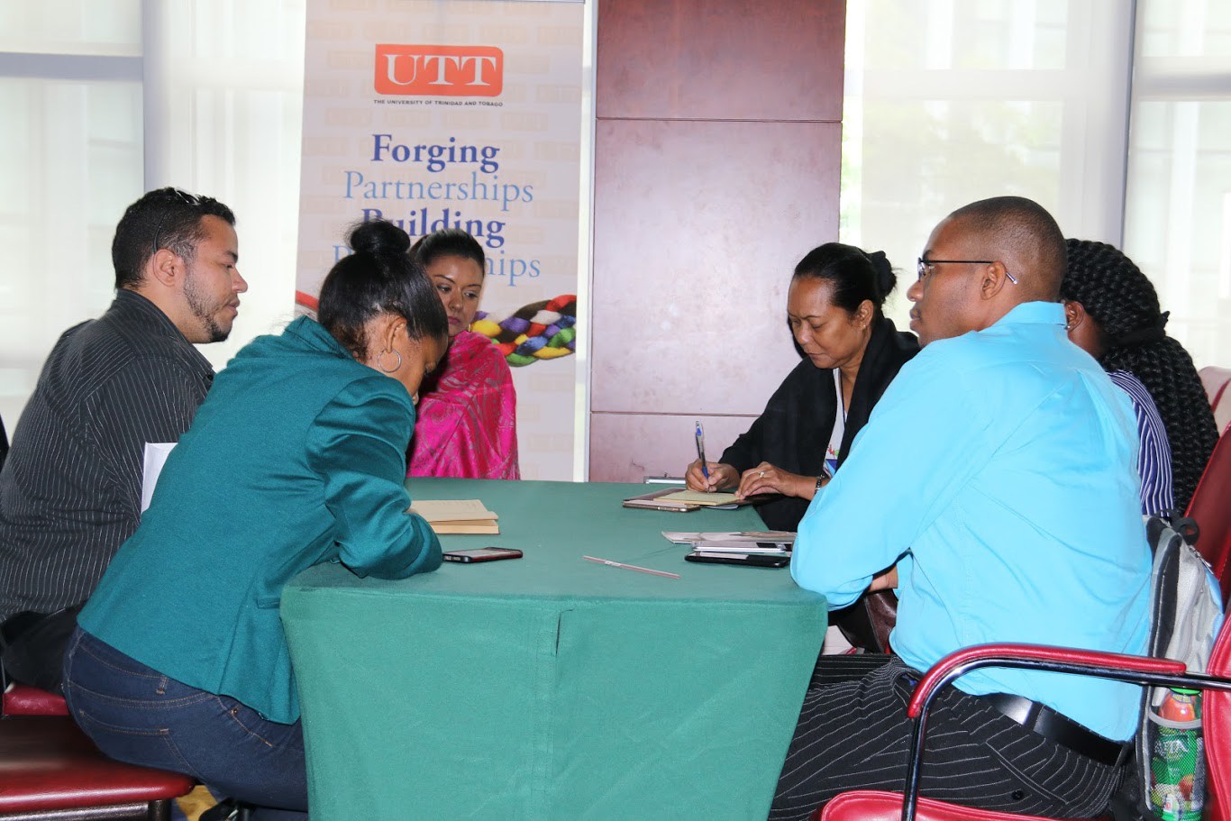 Animation meeting-with-networks-1