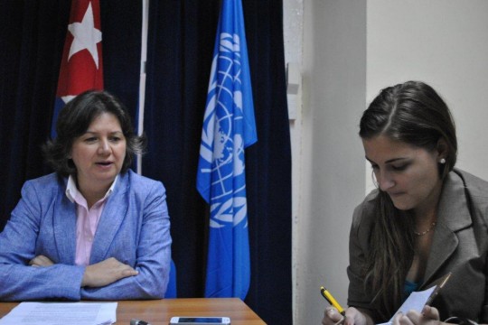 Jessica Faieta during an interview to a Cuban reporter in Havana. Photo: UNDP Cuba