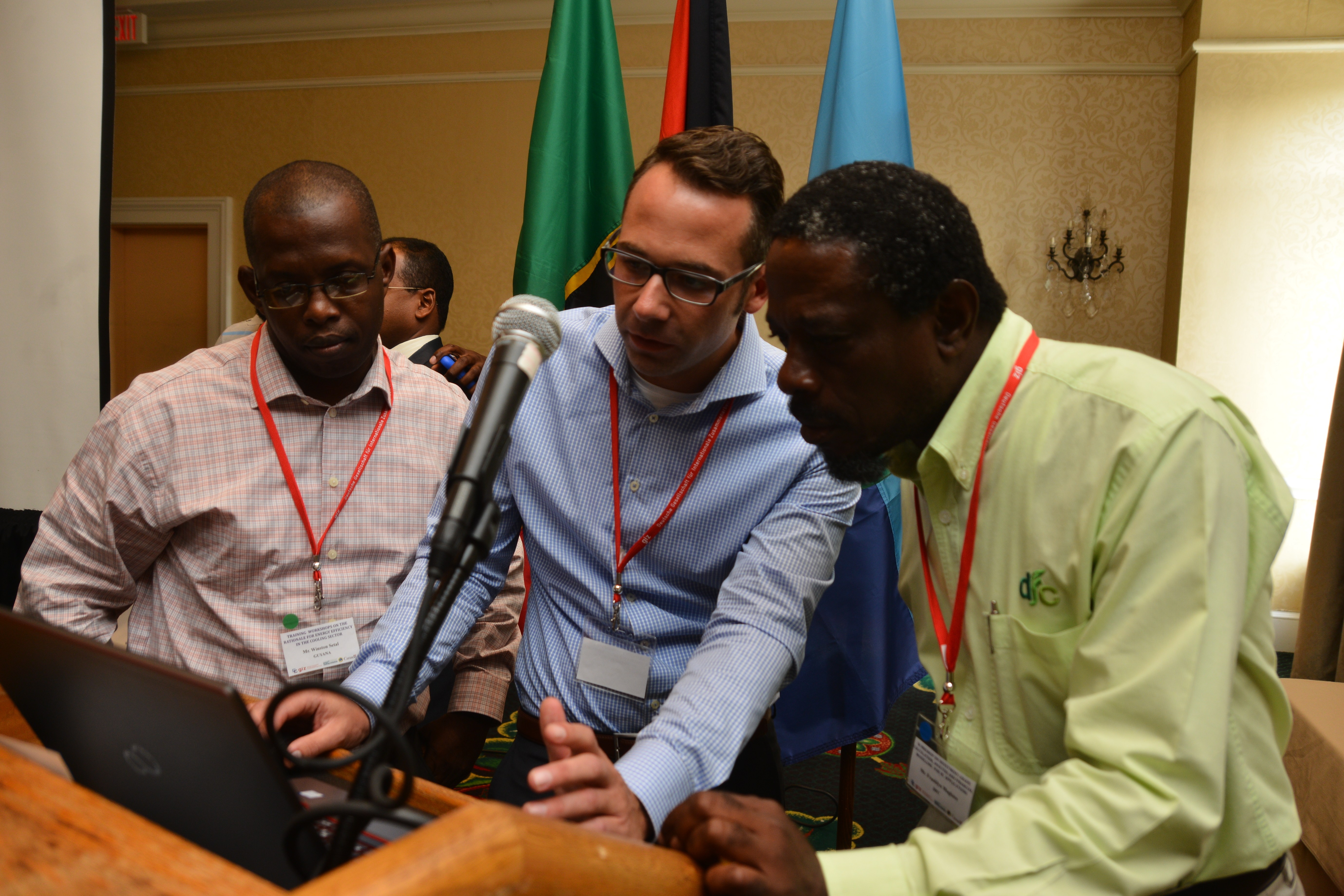 With the help of coaches, participants analysed case studies from their countries on refrigeration and energy efficiency in buildings